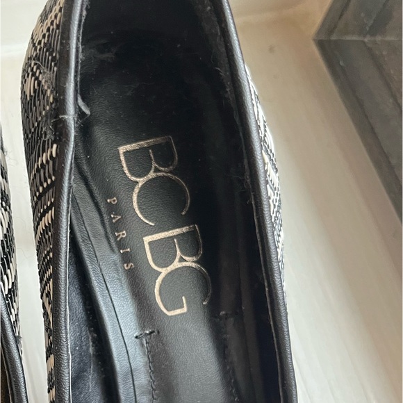 Women’s size 8B BCBG Paris black and white high heels - Picture 4 of 7